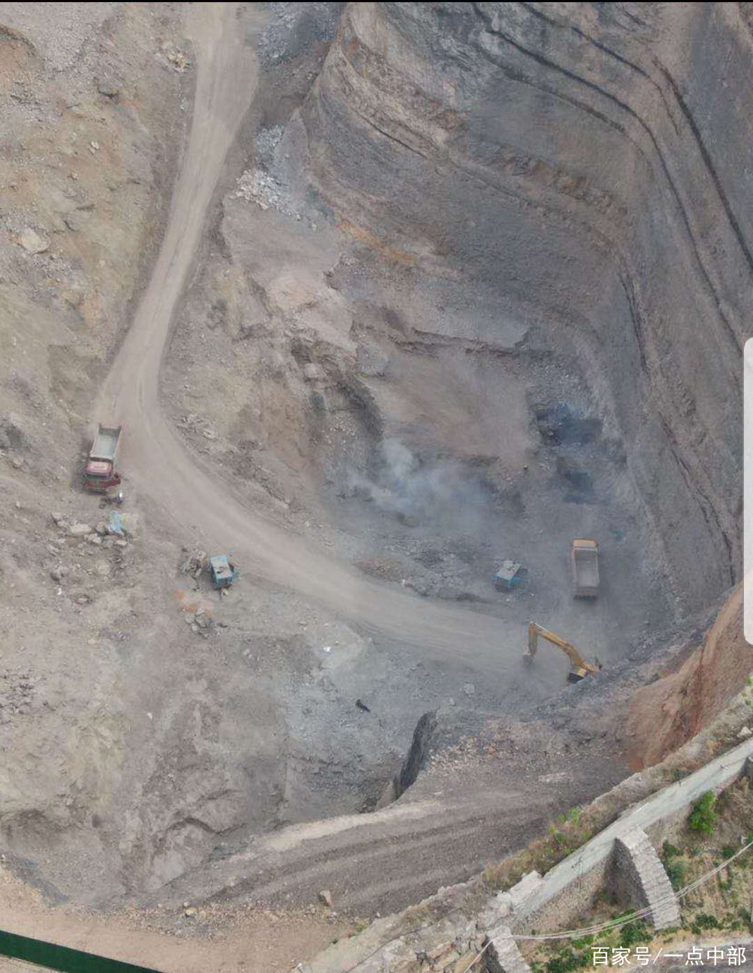 登封徐莊鎮(zhèn)礦山無(wú)續(xù)開采 揚(yáng)塵噪音污染成民生痛點(diǎn)
